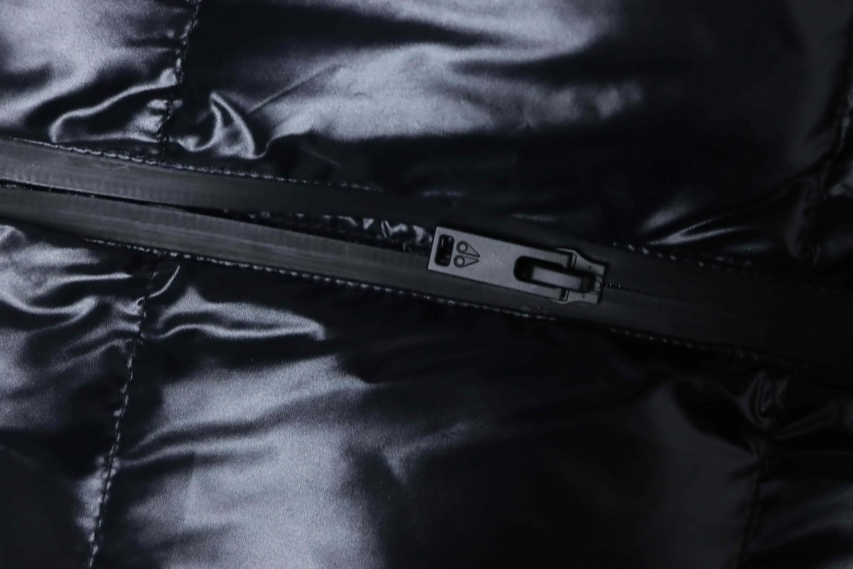 Moose Knuckles Glossy Down Vest Black