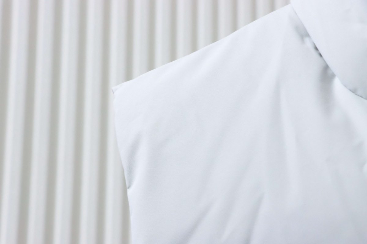 Moose Knuckles Glossy Down Vest White