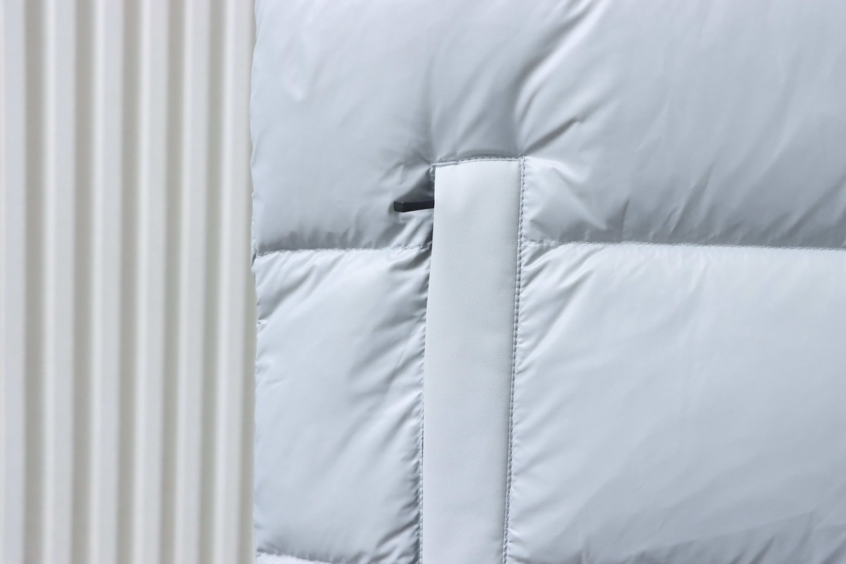 Moose Knuckles Glossy Down Vest White