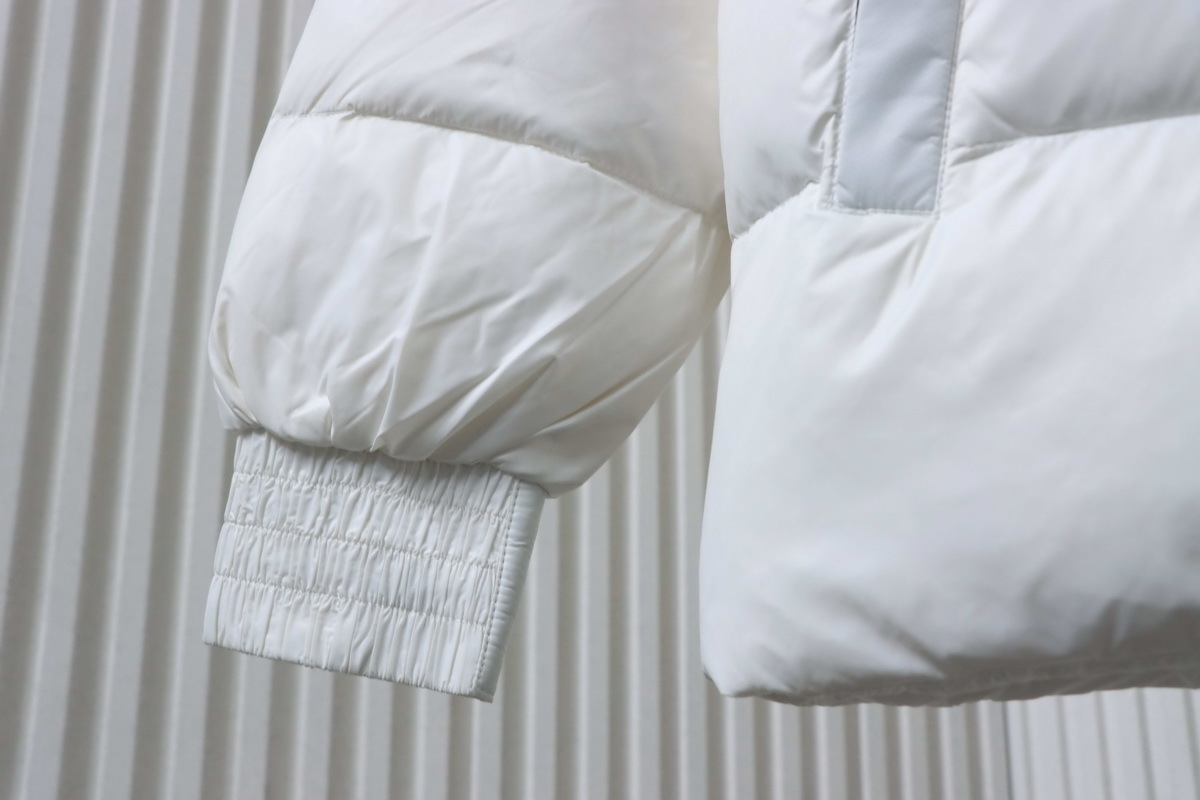 Moose Knuckles White Stand-up Collar Down Jacket Gold Scissors