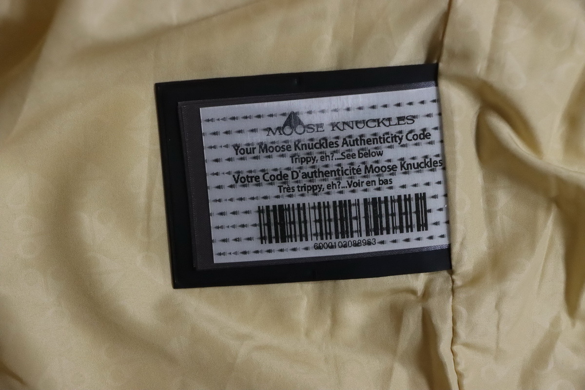 Moose Knuckles White Stand-up Collar Down Jacket Gold Scissors