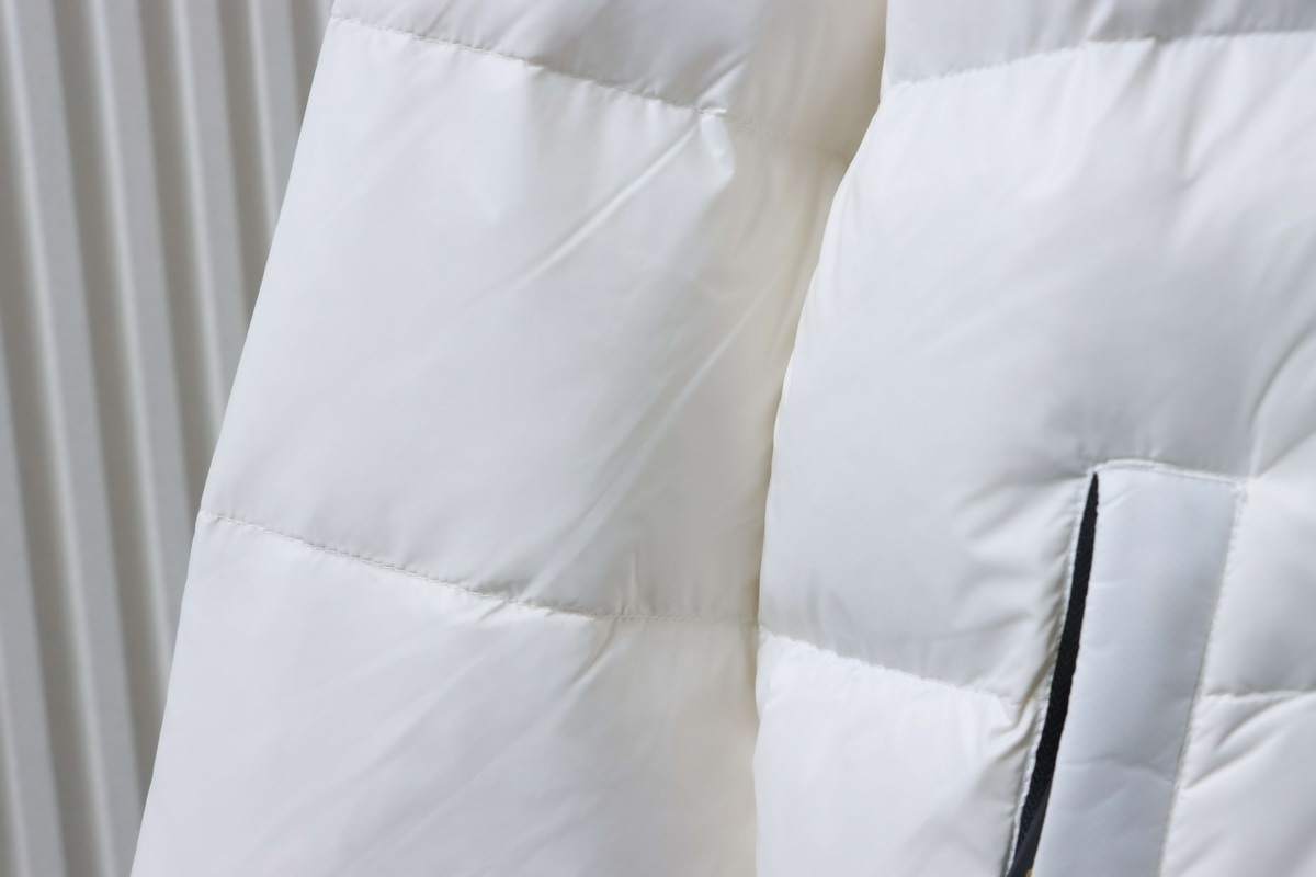 Moose Knuckles White Stand-up Collar Down Jacket Gold Scissors