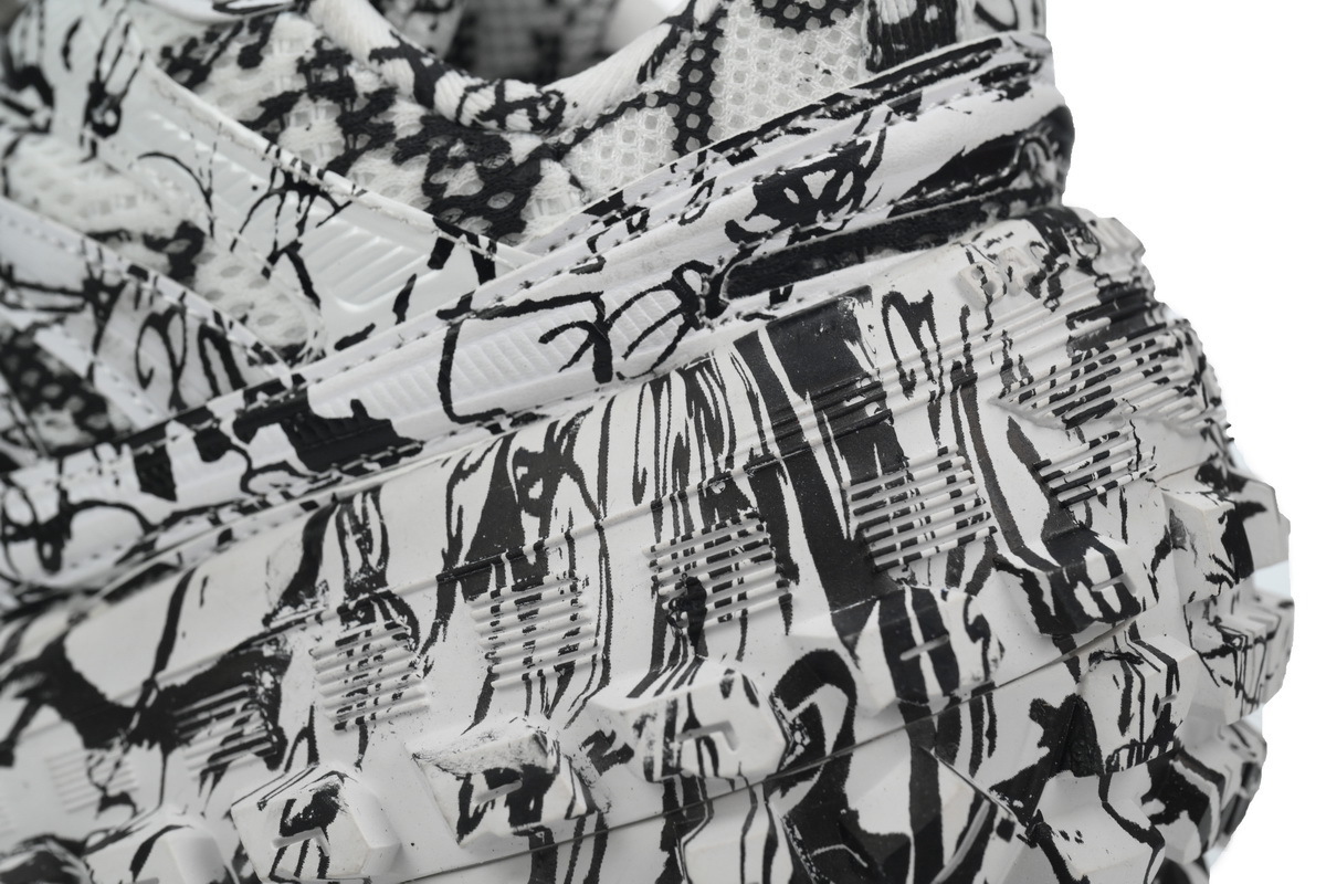 Balenciaga Defender Graffiti White 685611 W2RAM 9010