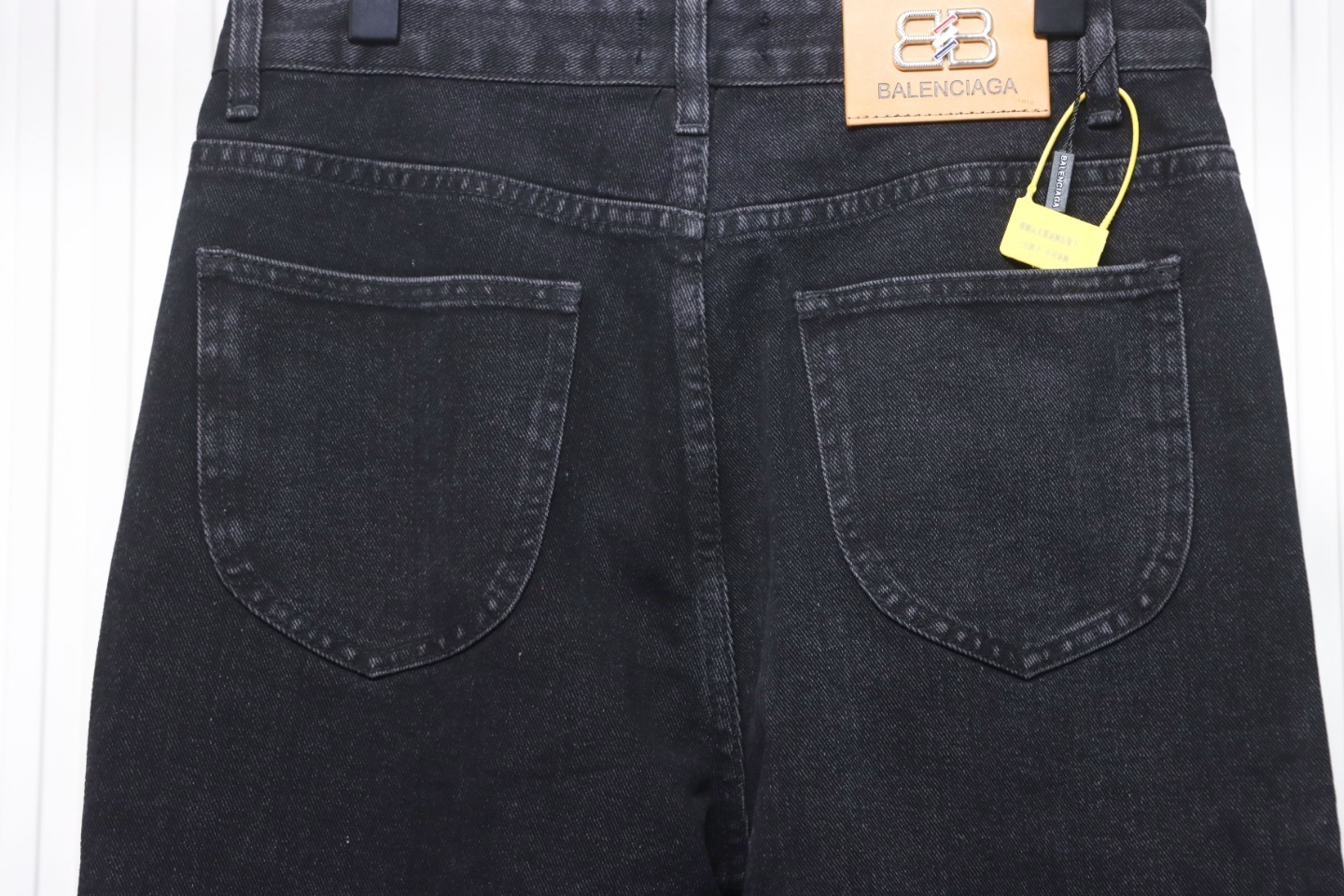 Balenciaga Letter-print Multi-label Jeans Black