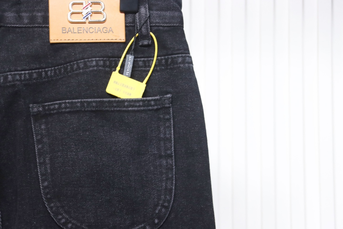 Balenciaga Letter-print Multi-label Jeans Black