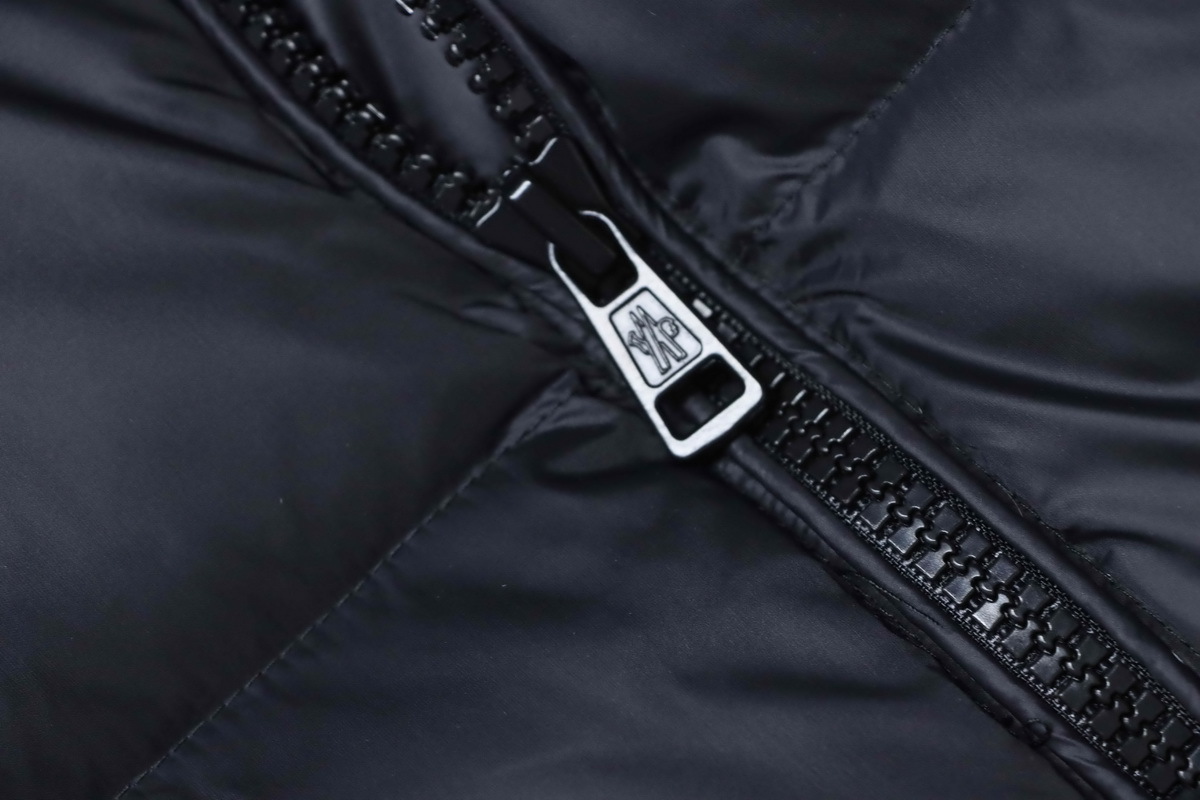 Moncler Logo Patch Zippered Stand-up Collar Black Down Jacket