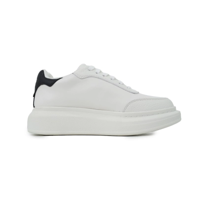Alexander McQueen Sneaker Black Tail 02