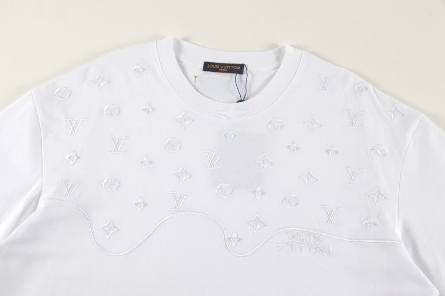 Louis Vuitton T-shirt Z030 Black/White/Khaki