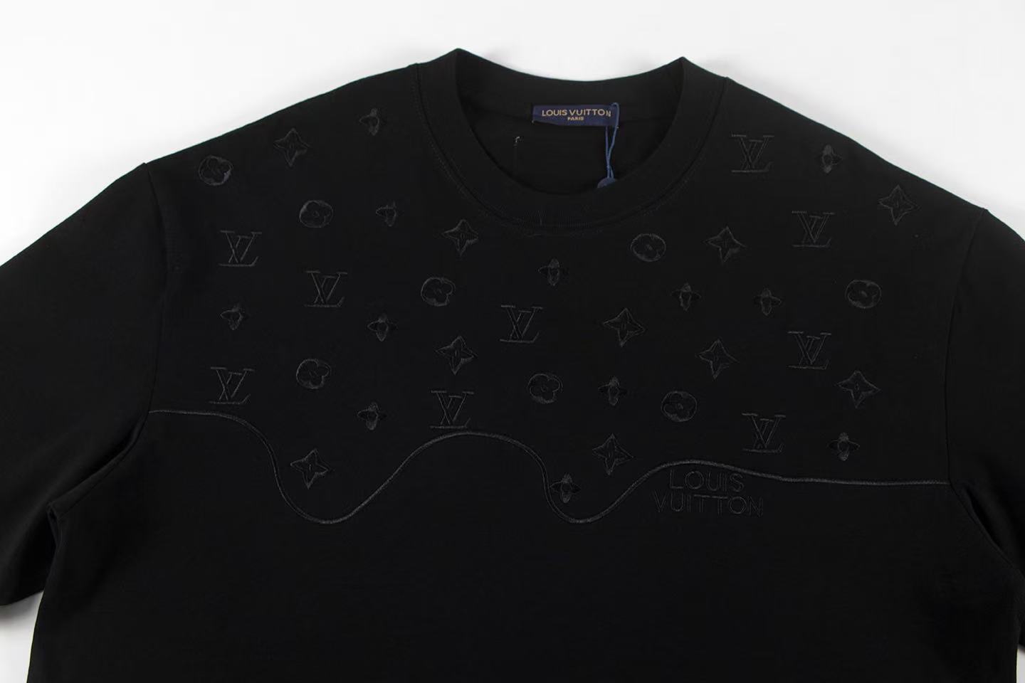 Louis Vuitton T-shirt Z030 Black/White/Khaki