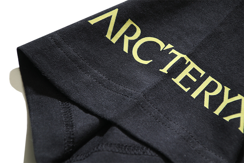 Off-white T-Shirt #163 Black/White