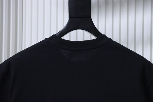 Fendi Yellow-Eyed & Red-Letter Print T-Shirt Black