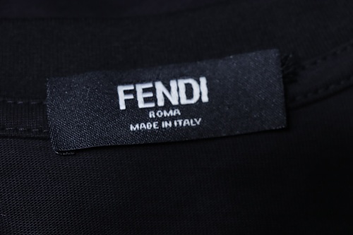 Fendi Yellow-Eyed & Red-Letter Print T-Shirt Black