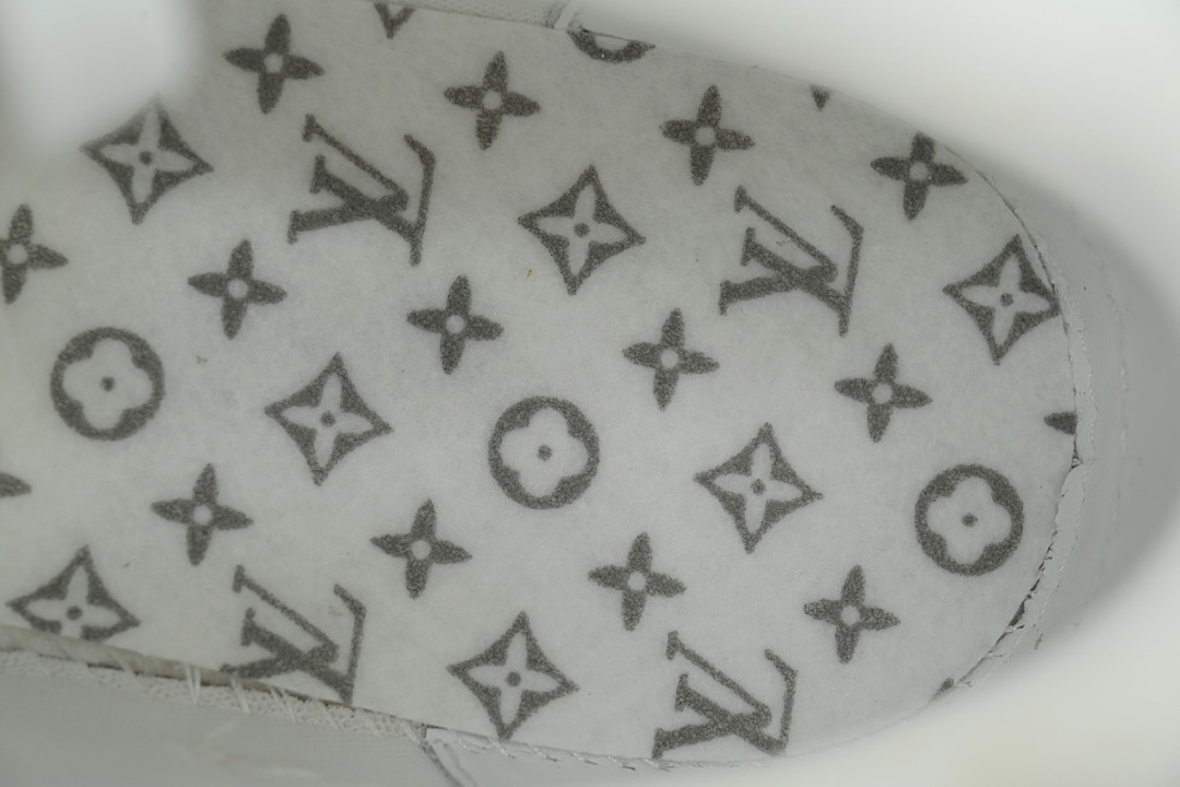 Louis Vuitton Trainer Pink (NFC)