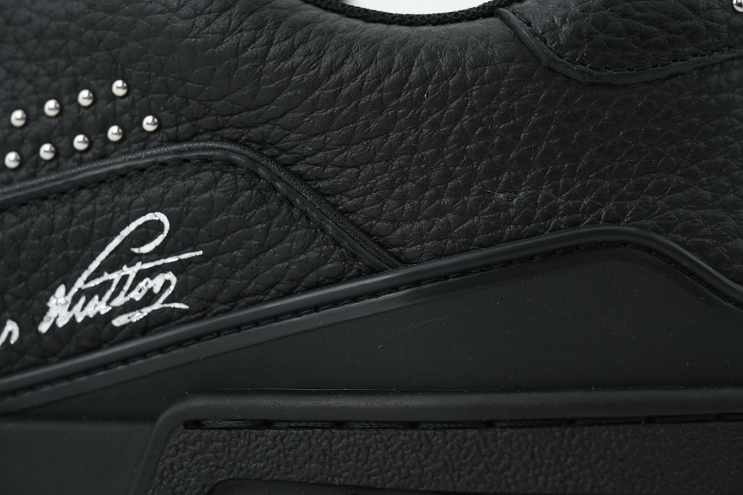 Louis Vuitton Trainer Black Rivets (NFC)