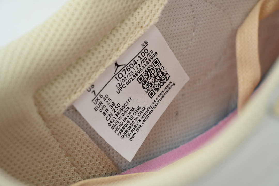 Travis Scott x Air Jordan 1 Low Soft Powder Pouring IQ7604-100