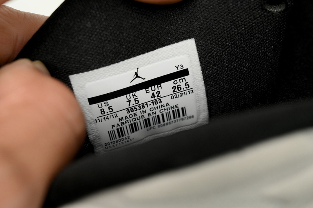 Air Jordan 8 Retro Bugs Bunny 305381-103