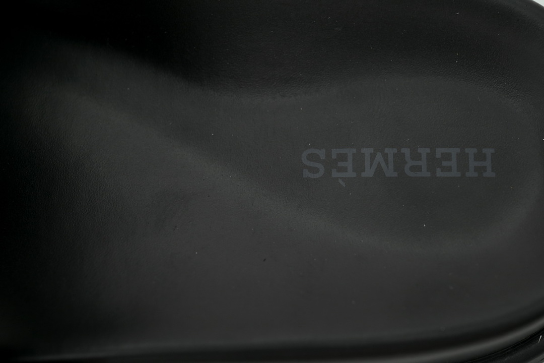 Hermes Flat Thong Sandals Black