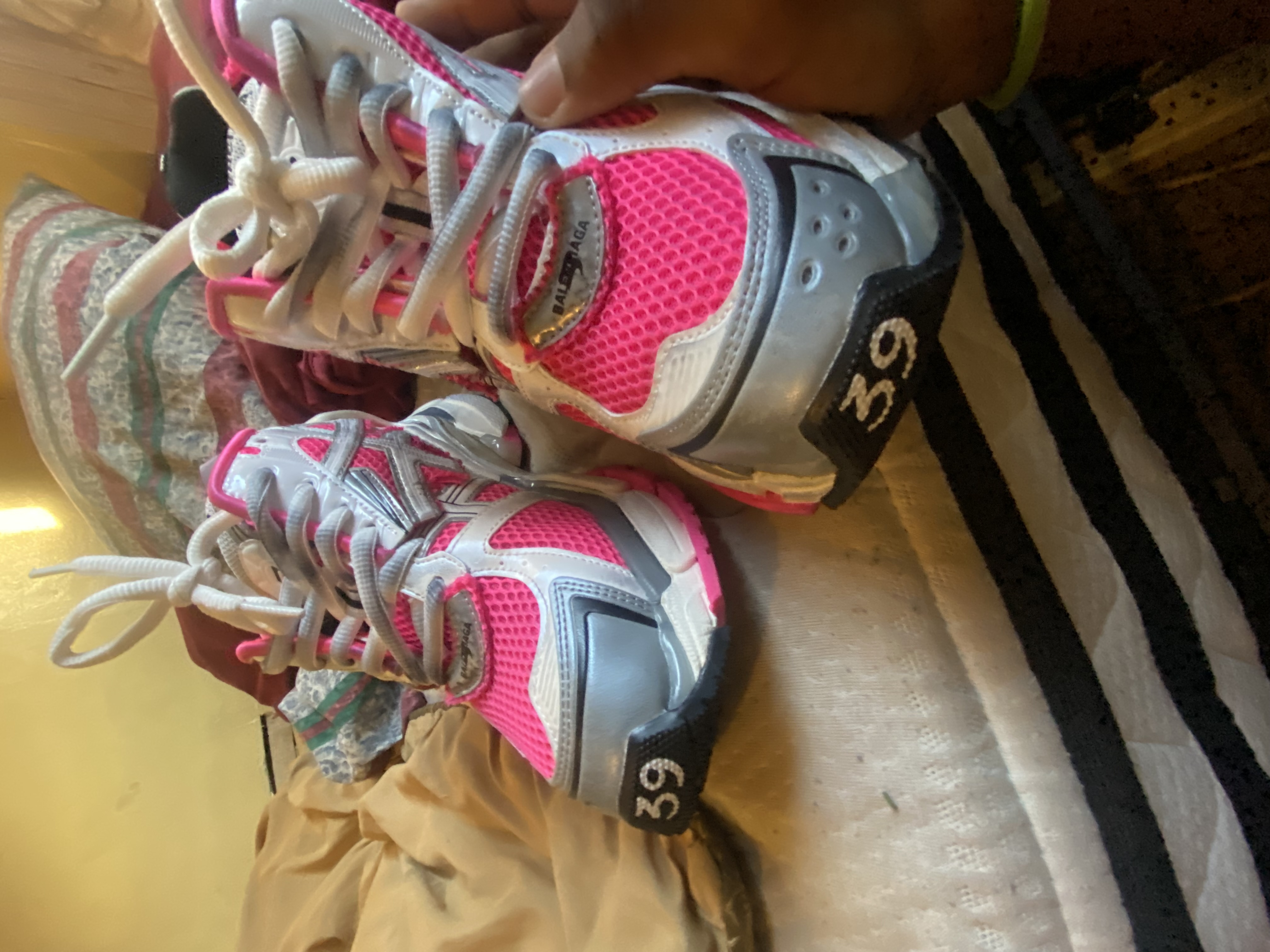 Balenciaga Runner White Red Powder 677402W3RBN9155 review Anthony 01