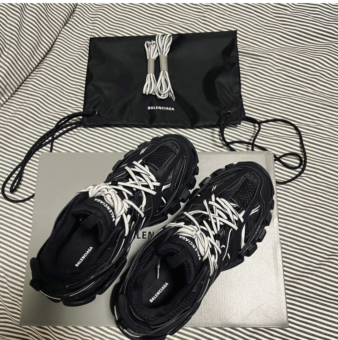 Balenciaga Track LED Black 2021 542436W3AC11090 review Nibia Miller 01