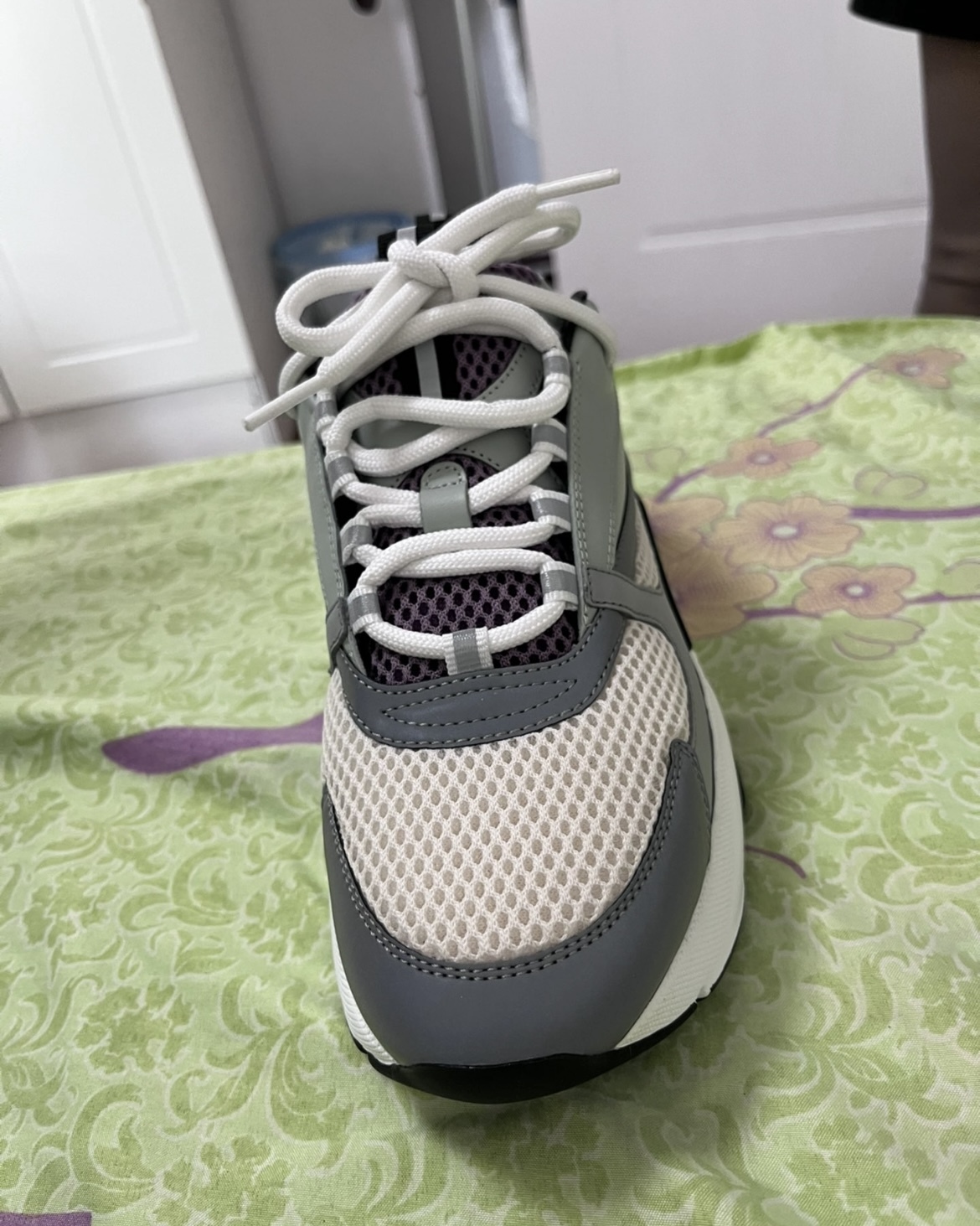 Dior B22 Lavender Cream 3SN231YXX_H861 review Alexander Albarran