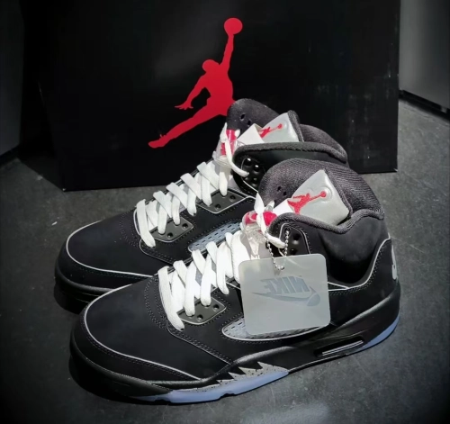Air Jordan 5“Black Metallic Reimagined