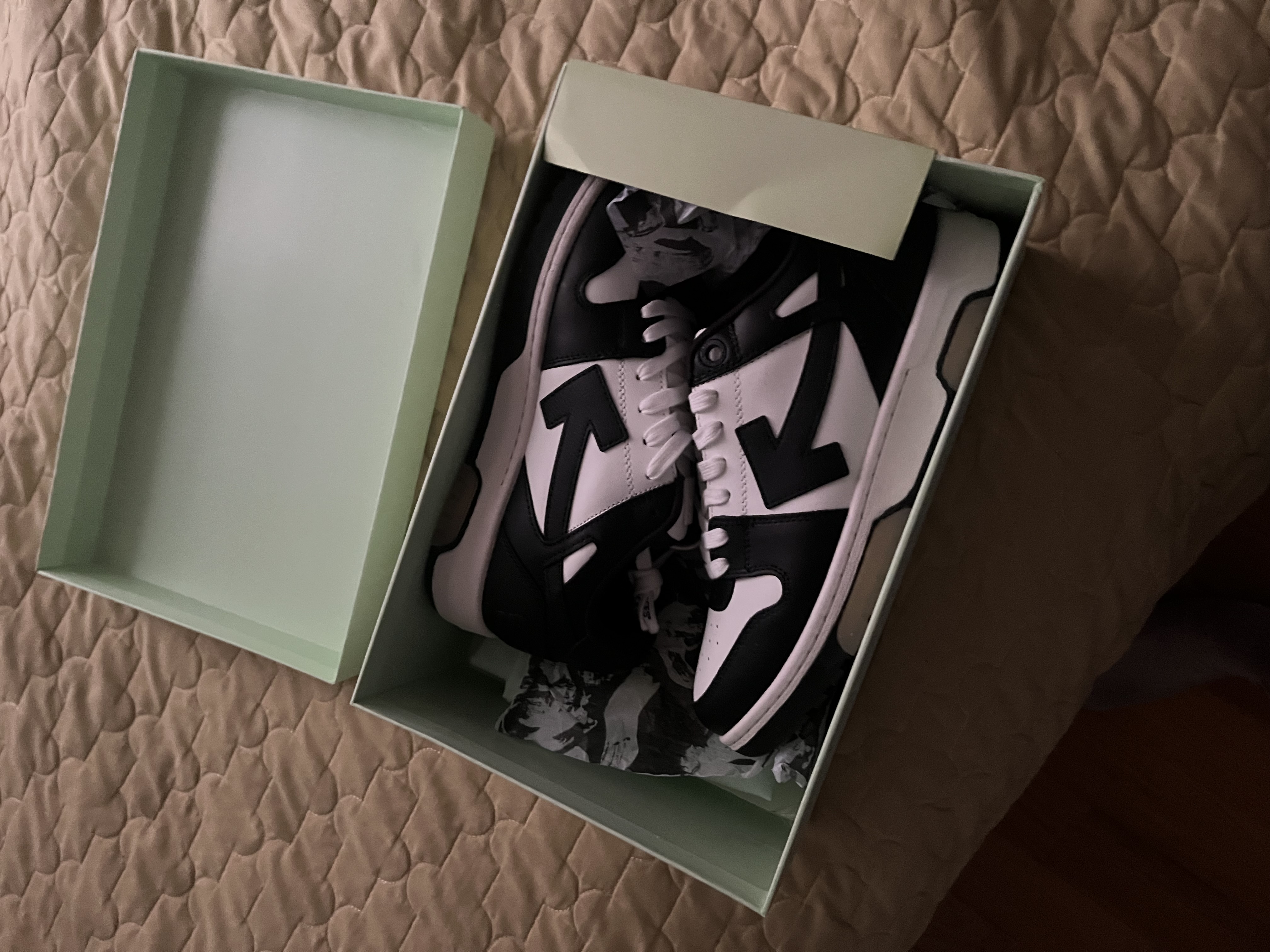 Off-White Out Of Office OOO Low Tops White Black White OMIA189C99LEA0011004 review Des 00