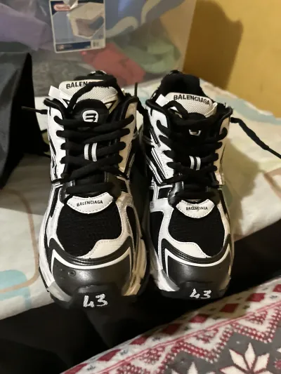 Balenciaga Runner White Black White 677403W3RB29010 review jerryherrington 01