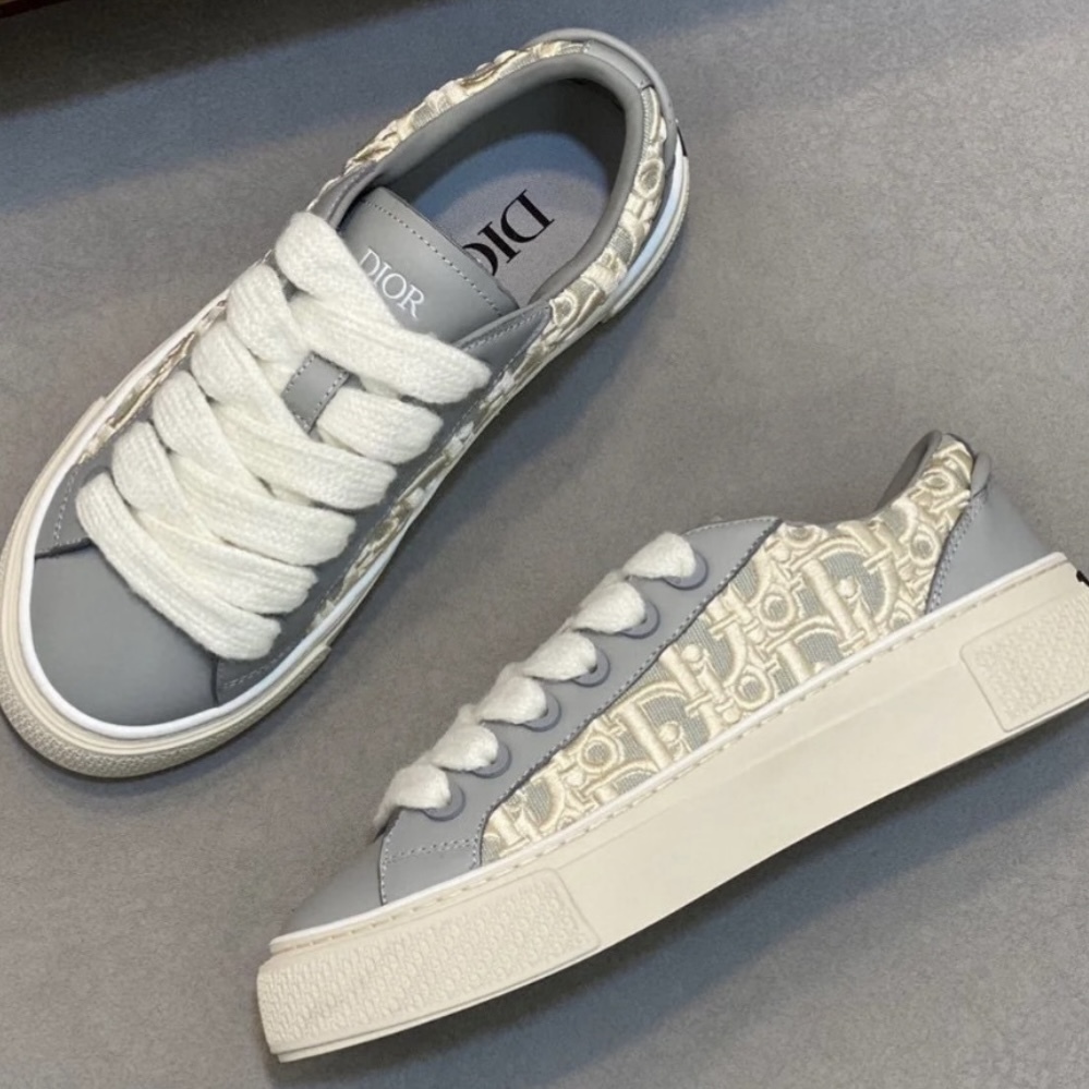Dior B33 Sneaker Gray Smooth Calfskin / Cream Oblique Raised Embroidery 3SN303ZYQ H868 review Giovanni Sataille