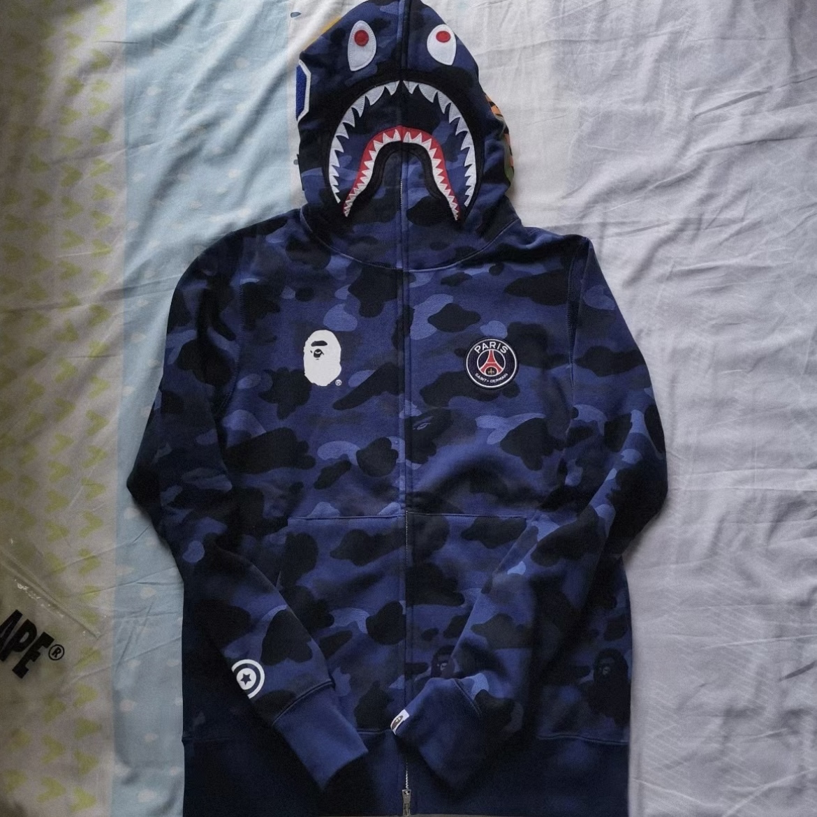 Bape Paris Saint-Germain Co-Branded Ape Head Zip Hoodie review Simion Hines 01
