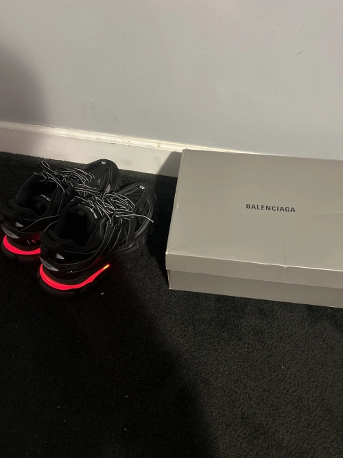 Balenciaga Track LED Black 555032W2GB11000 review 