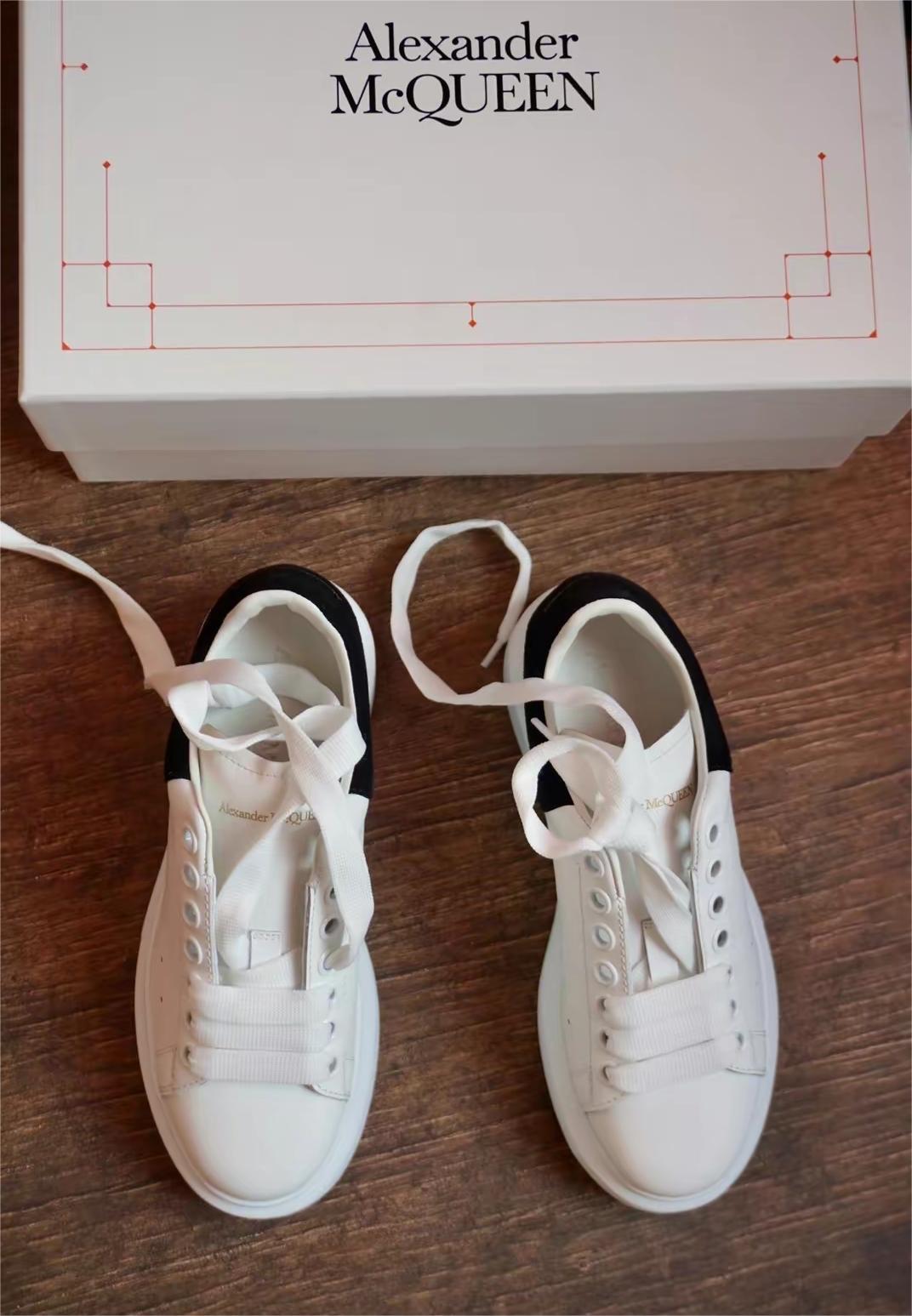 Alexander McQueen Oversized Ivory Black 553680WHGP59061 review Kelvin