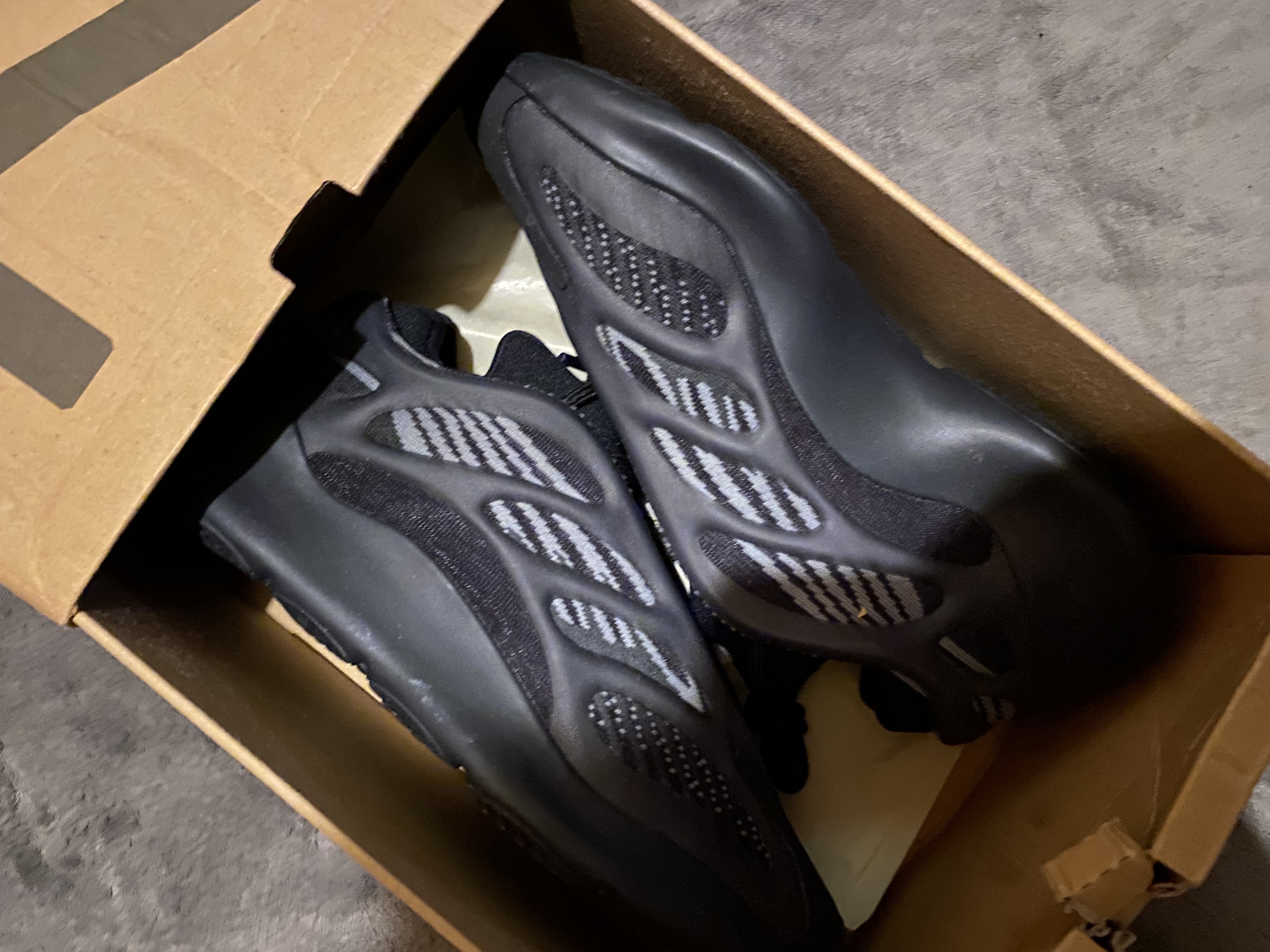 Adidas Yeezy 700 V3 Alvah H67799 review Dark