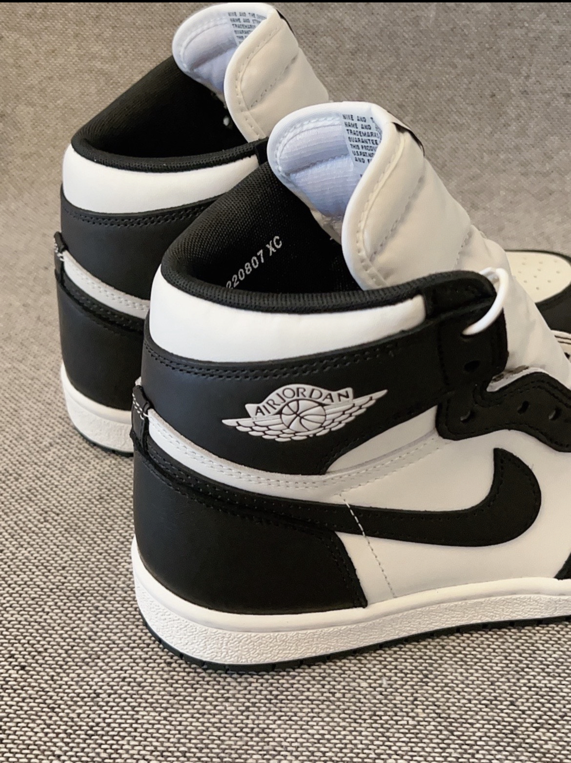 Air Jordan 1 Retro High 85 Black White BQ4422-001 review 0