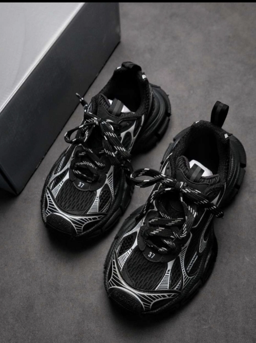 Balenciaga 3XL Sneaker in Black - 734731W3XL11090 review 