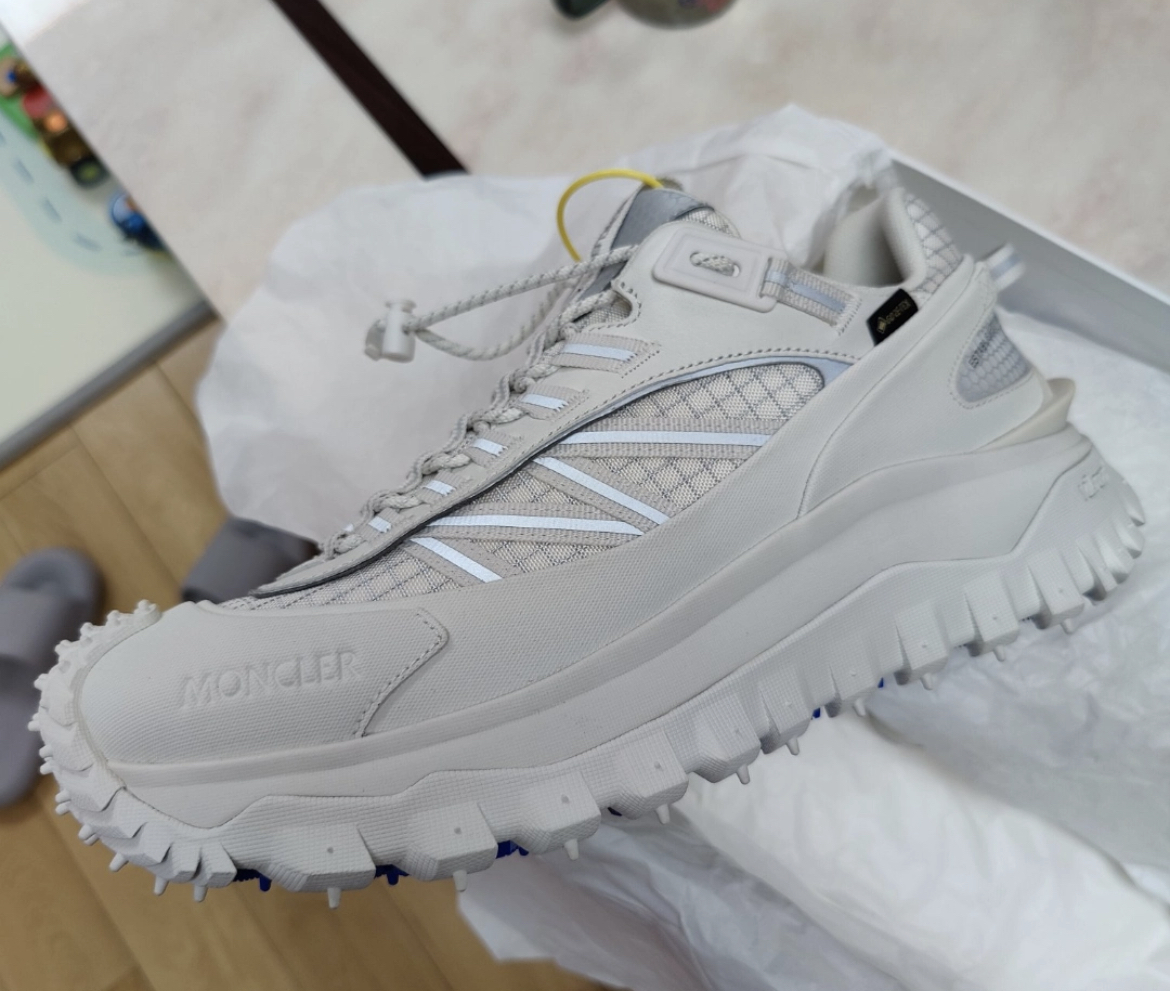 Moncler Trailgrip Gore-Tex Low White 4M00230M2058-014 review Benjamin Okonkwo