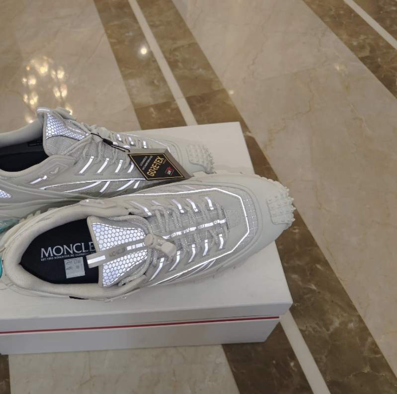 Moncler Trailgrip Gore-Tex Low White 4M00230M2058-014 review 0