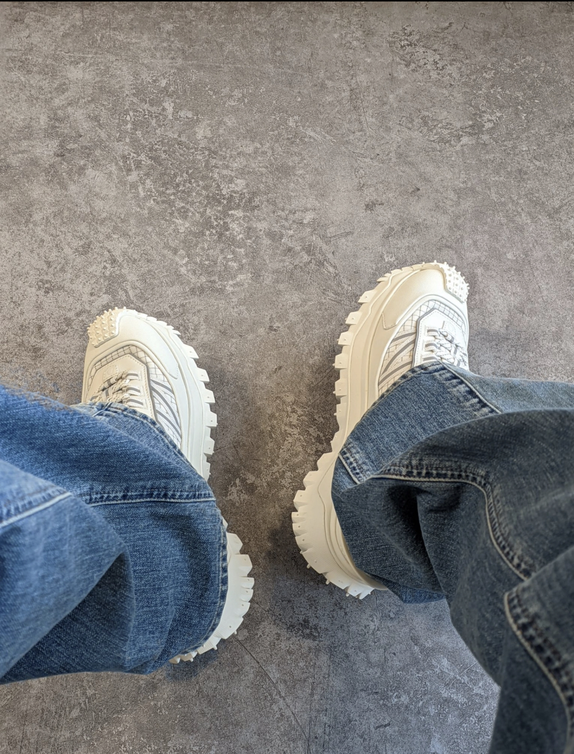 Moncler Trailgrip Gore-Tex Low White 4M00230M2058-014 review 0