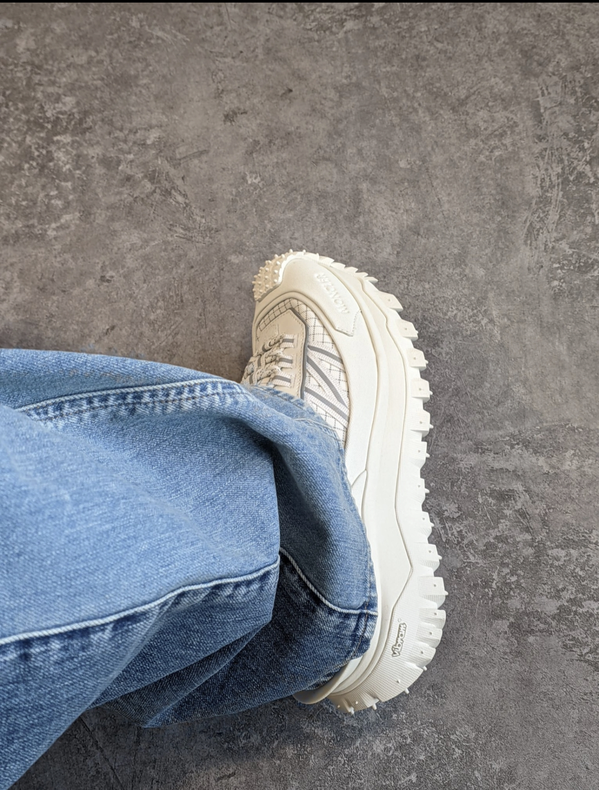 Moncler Trailgrip Gore-Tex Low White 4M00230M2058-014 review 1