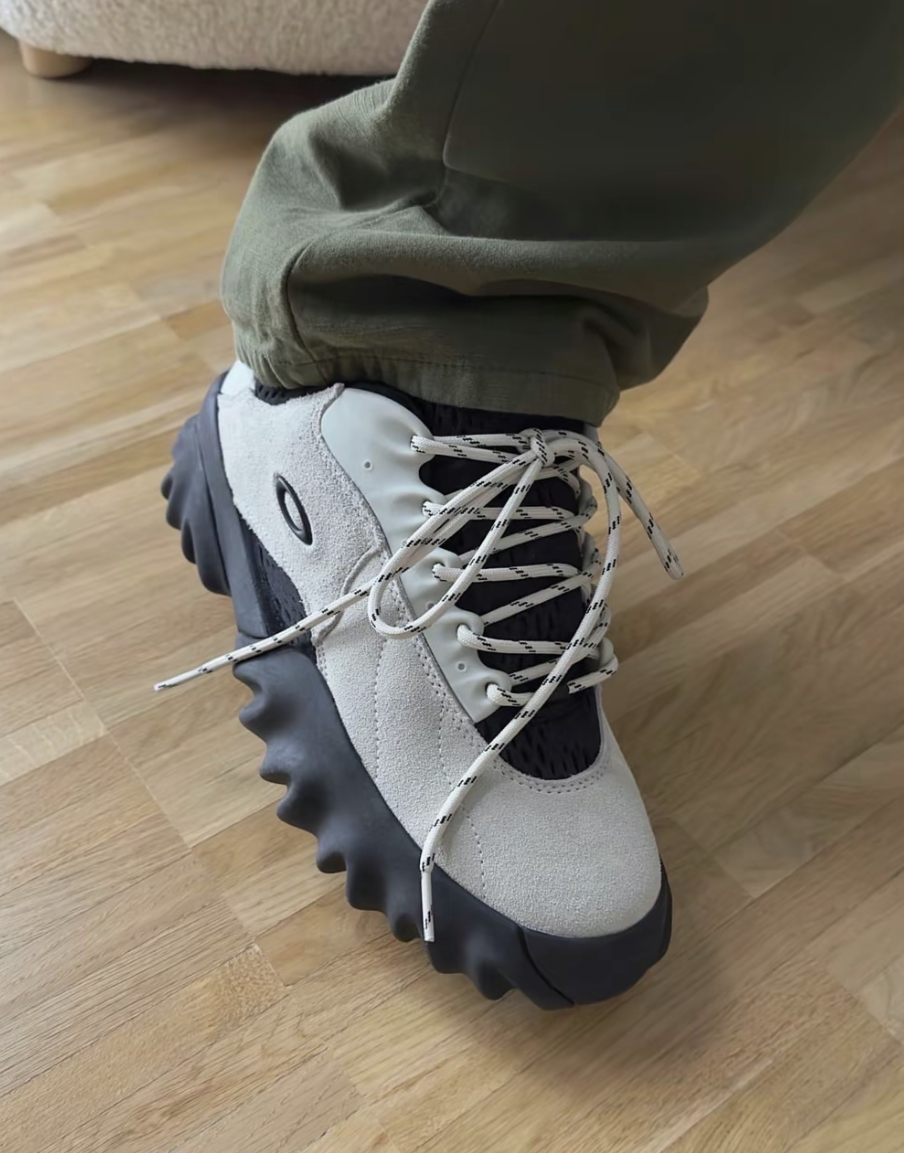 Oakley Factory Team Chop Saw Brain Dead Ivory Black BDF22S00003073WH06 review 0