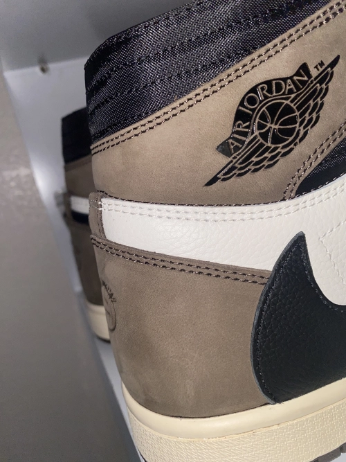 Air Jordan 1 Retro High Travis Scott CD4487-100 review 