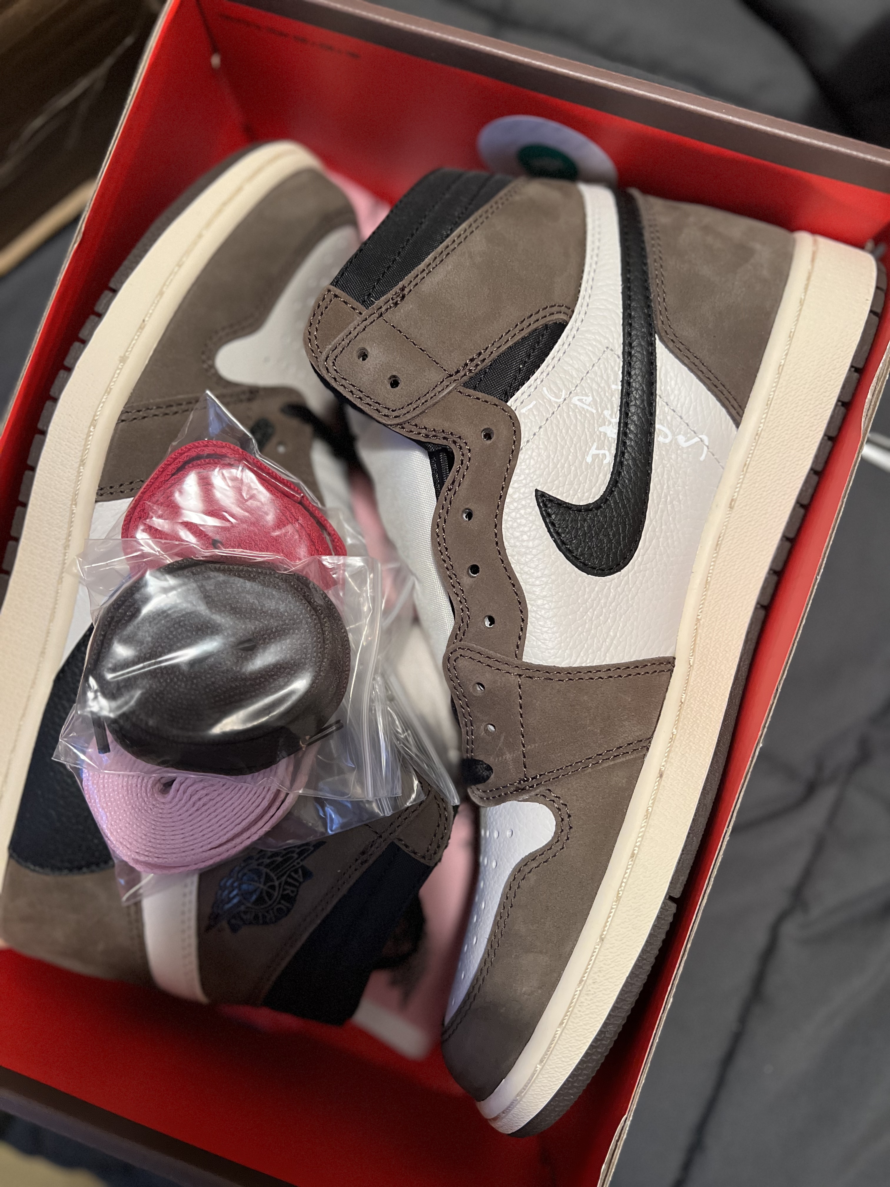 Air Jordan 1 Retro High Travis Scott CD4487-100 review Roman