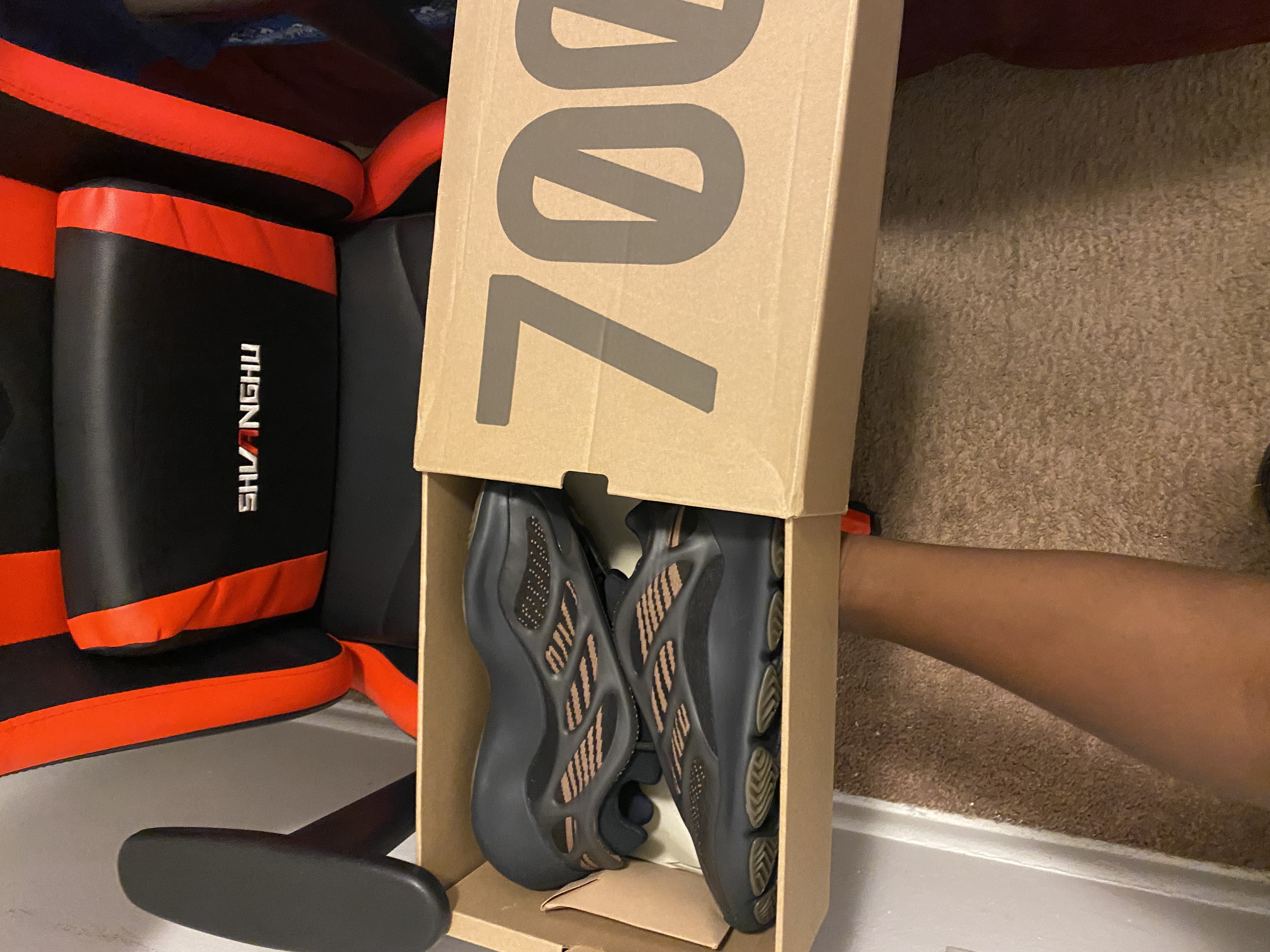 Adidas Yeezy 700 V3 Clay Brown GY0189 review Review 2 01