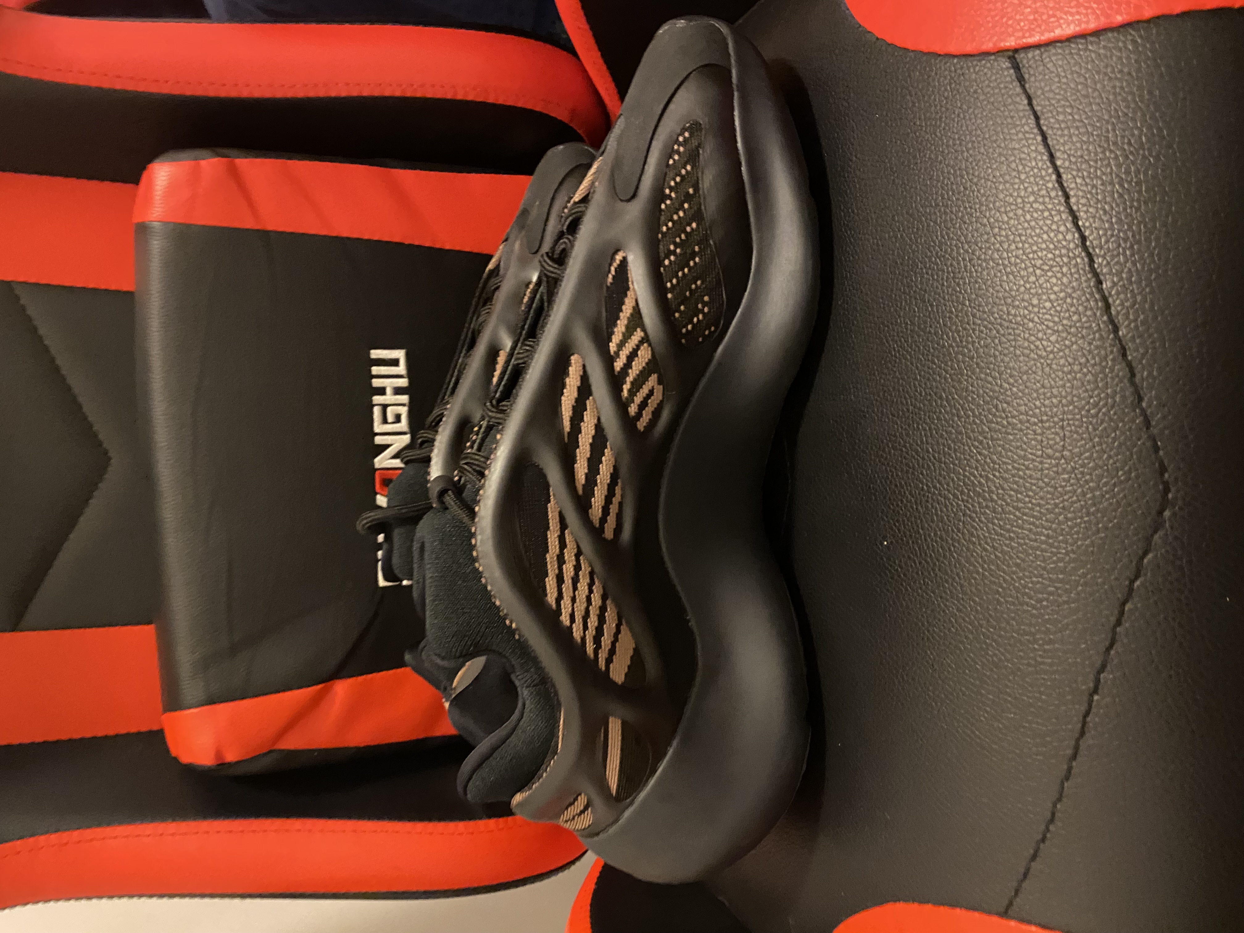 Adidas Yeezy 700 V3 Clay Brown GY0189 review Review 2 06