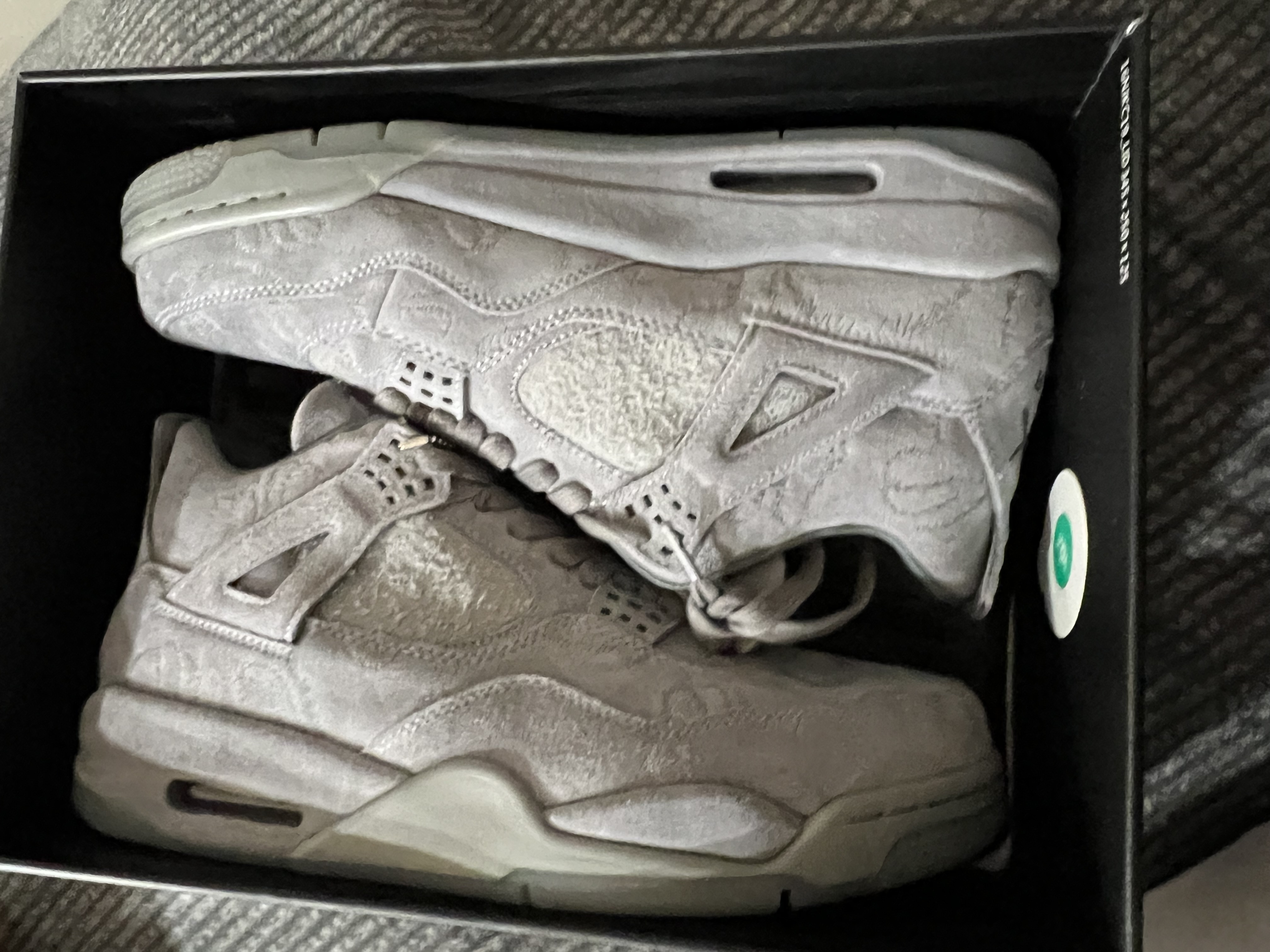 Air Jordan 4 Retro Kaws 930155-003 review Omar 01