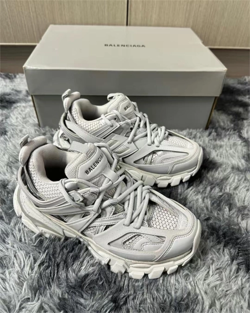 Balenciaga Track White LED 542023W1GB19000 review 
