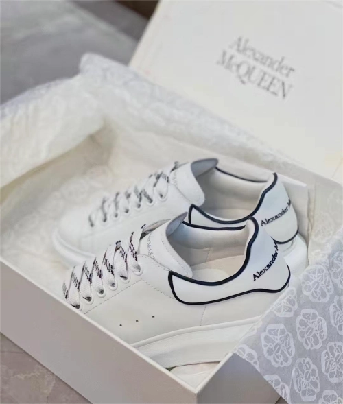 Alexander McQueen Oversized White Black 621056WHXMT9074 review 