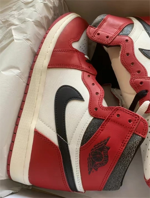 Air Jordan 1 Retro High OG Chicago Lost and Found DZ5485-612 review 
