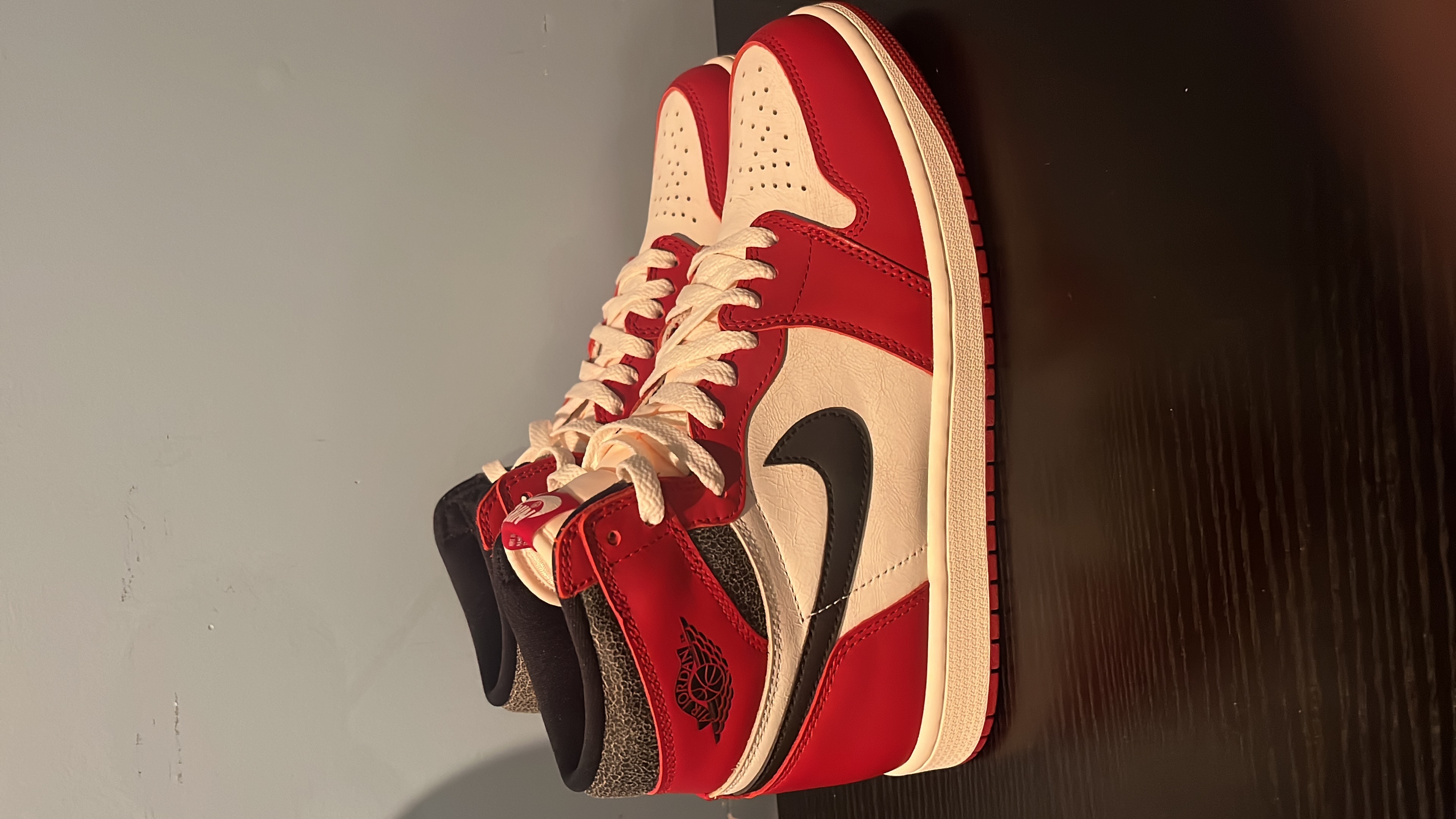 Air Jordan 1 Retro High OG Chicago Lost and Found DZ5485-612 review L 00