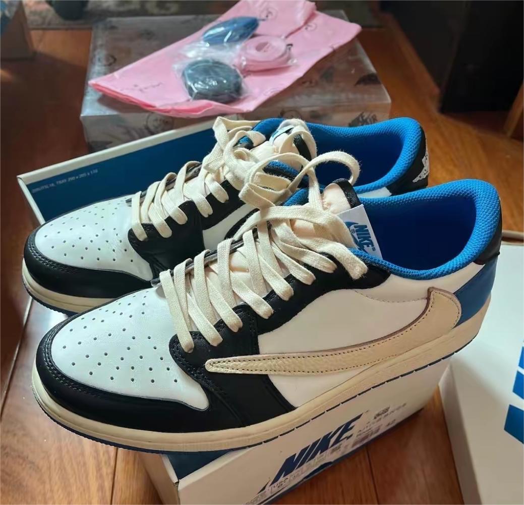 Air Jordan 1 Low Fragment x Travis Scott DM7866-140 review Perez
