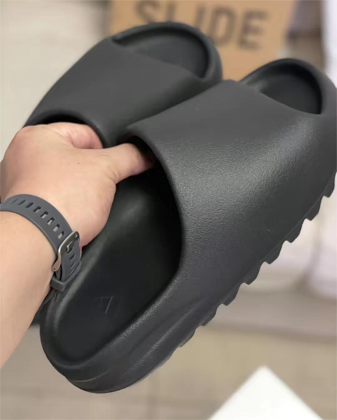 Adidas Yeezy Slide Onyx HQ6448 review Herrera